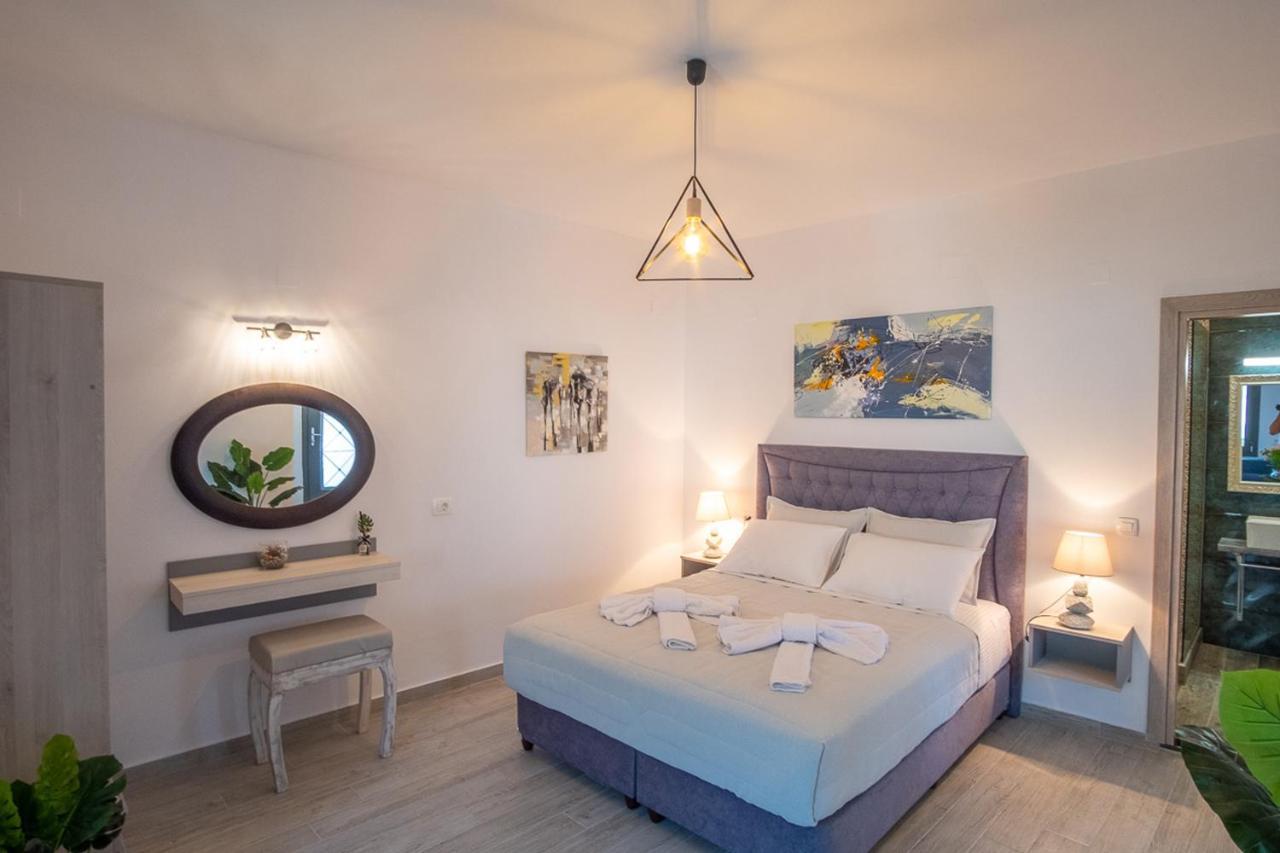 Serenity Luxe Suites Parga Exterior photo