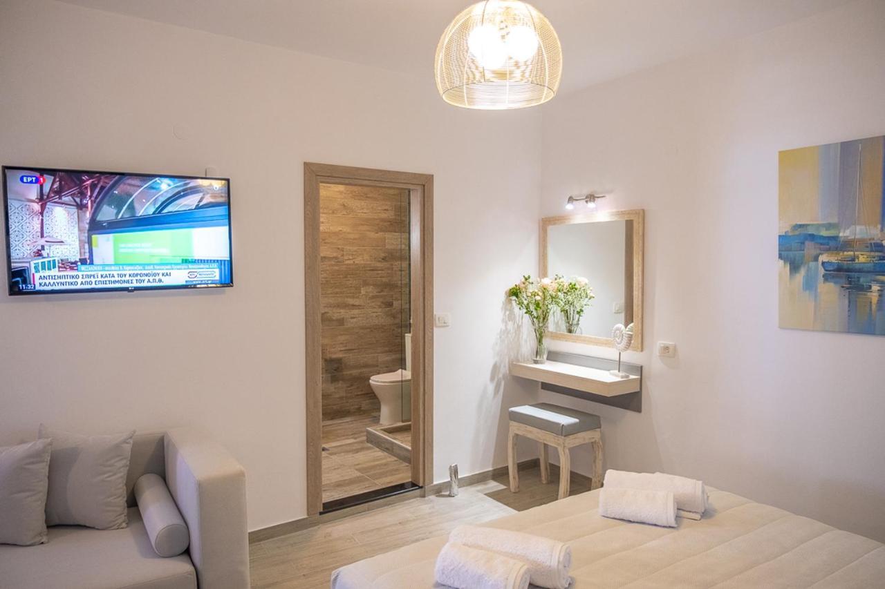 Serenity Luxe Suites Parga Exterior photo