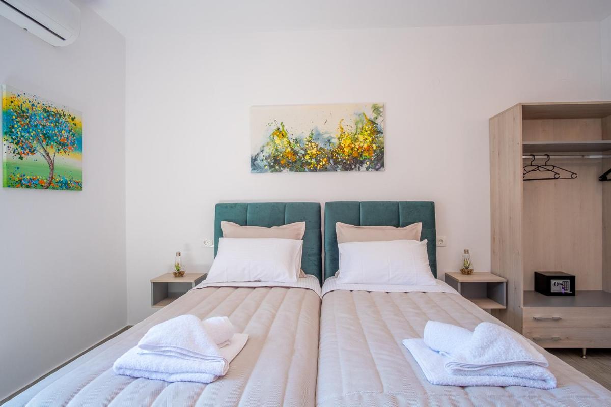 Serenity Luxe Suites Parga Exterior photo